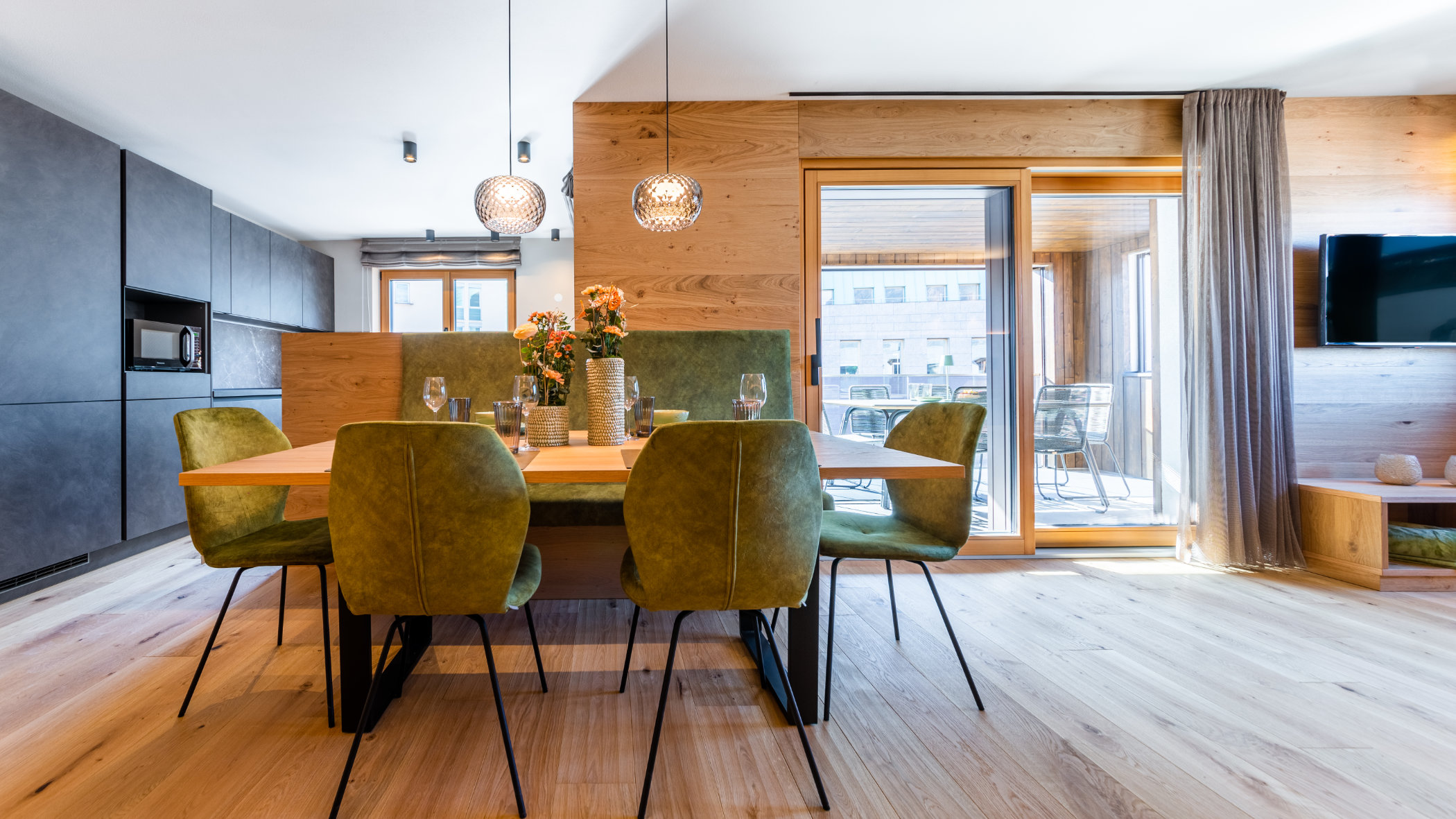 Rienz Alpine City - Dining table