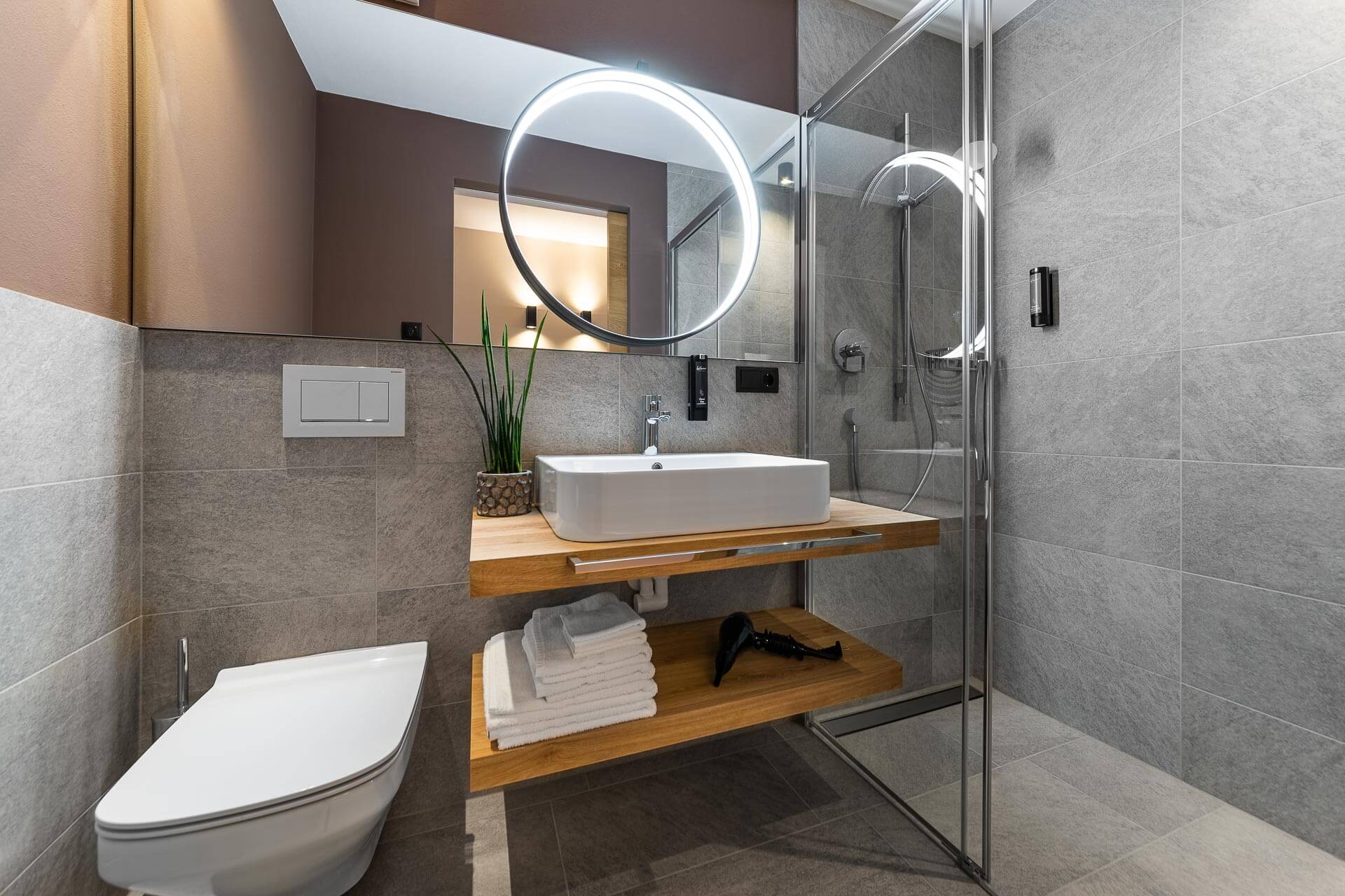 Bathroom - City Suite Family