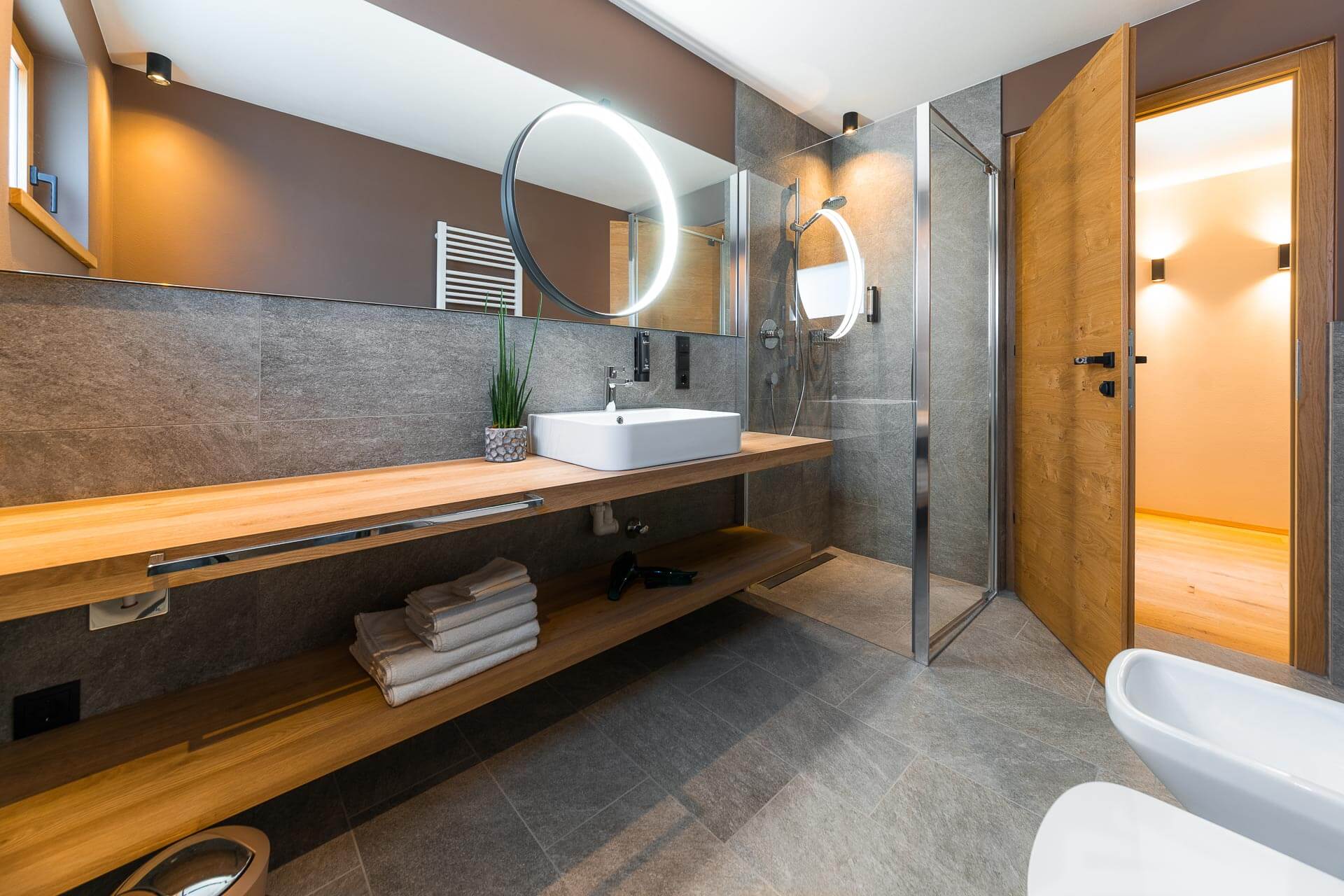 Shower - City Suite Family