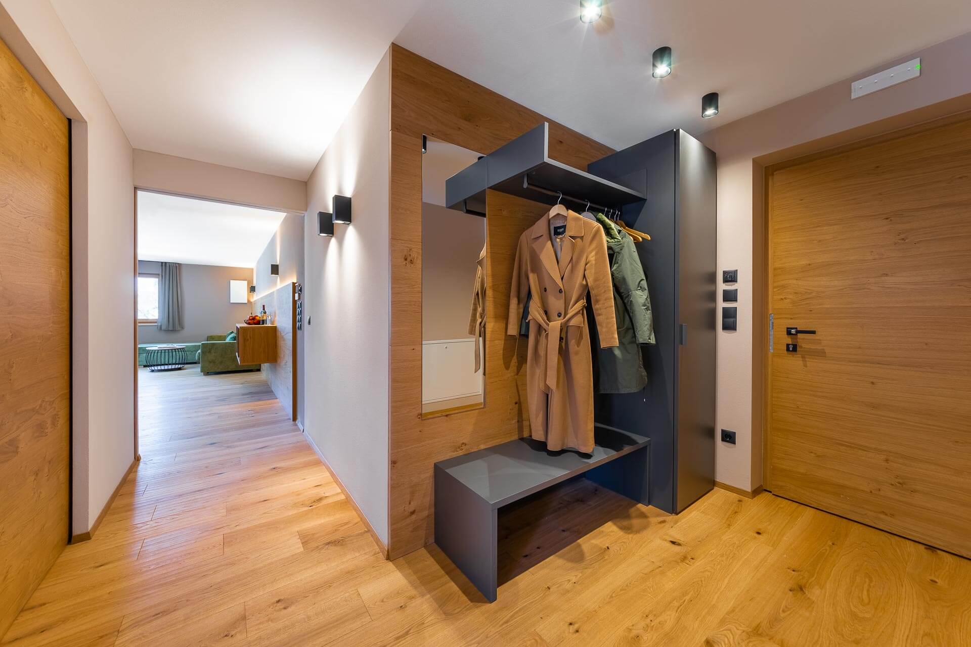 Cloakroom - City Suite Family